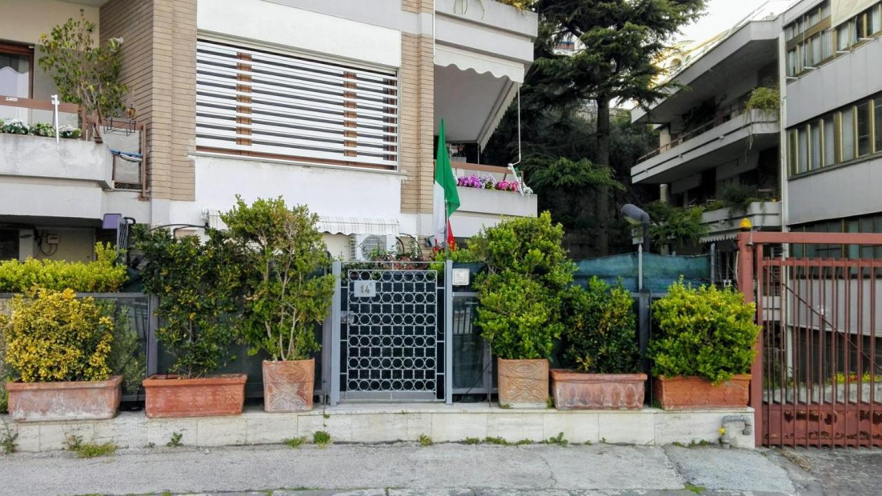 Monocamera Con Terrazzogiardino -Studette -Zona Panoramica Posillipo 나폴리 외부 사진