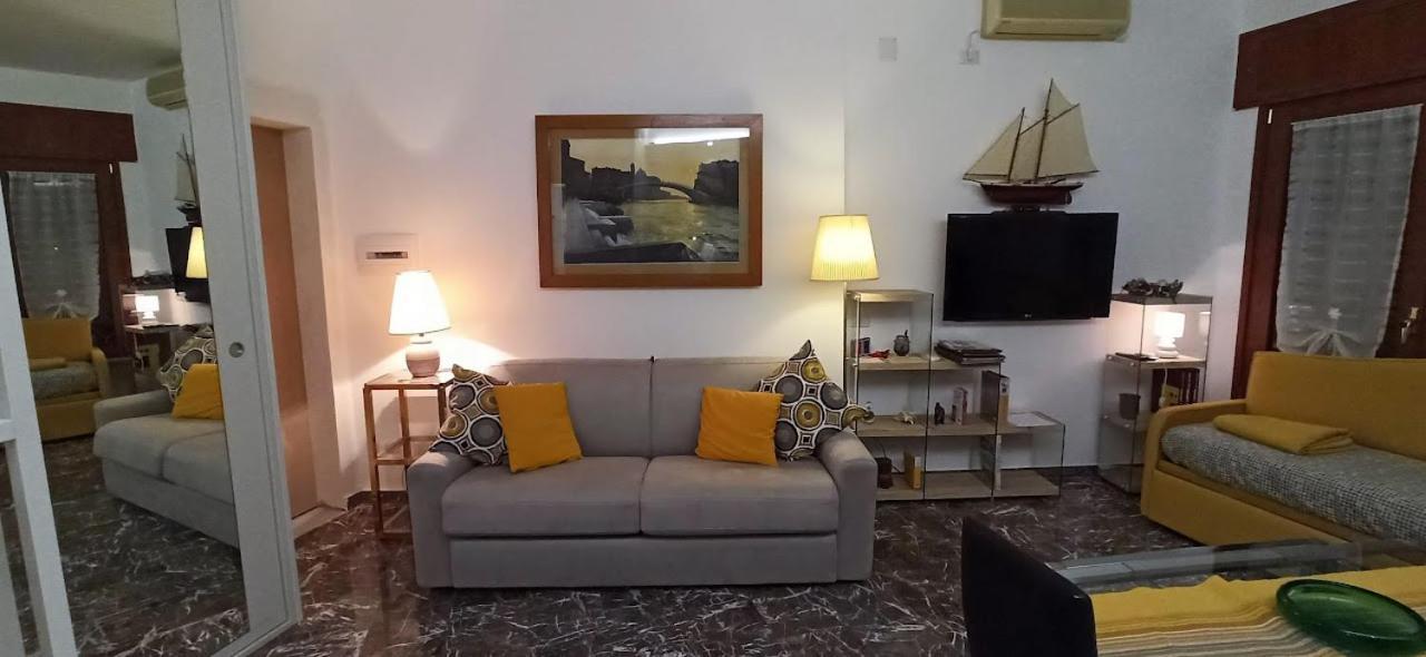 Monocamera Con Terrazzogiardino -Studette -Zona Panoramica Posillipo 나폴리 외부 사진
