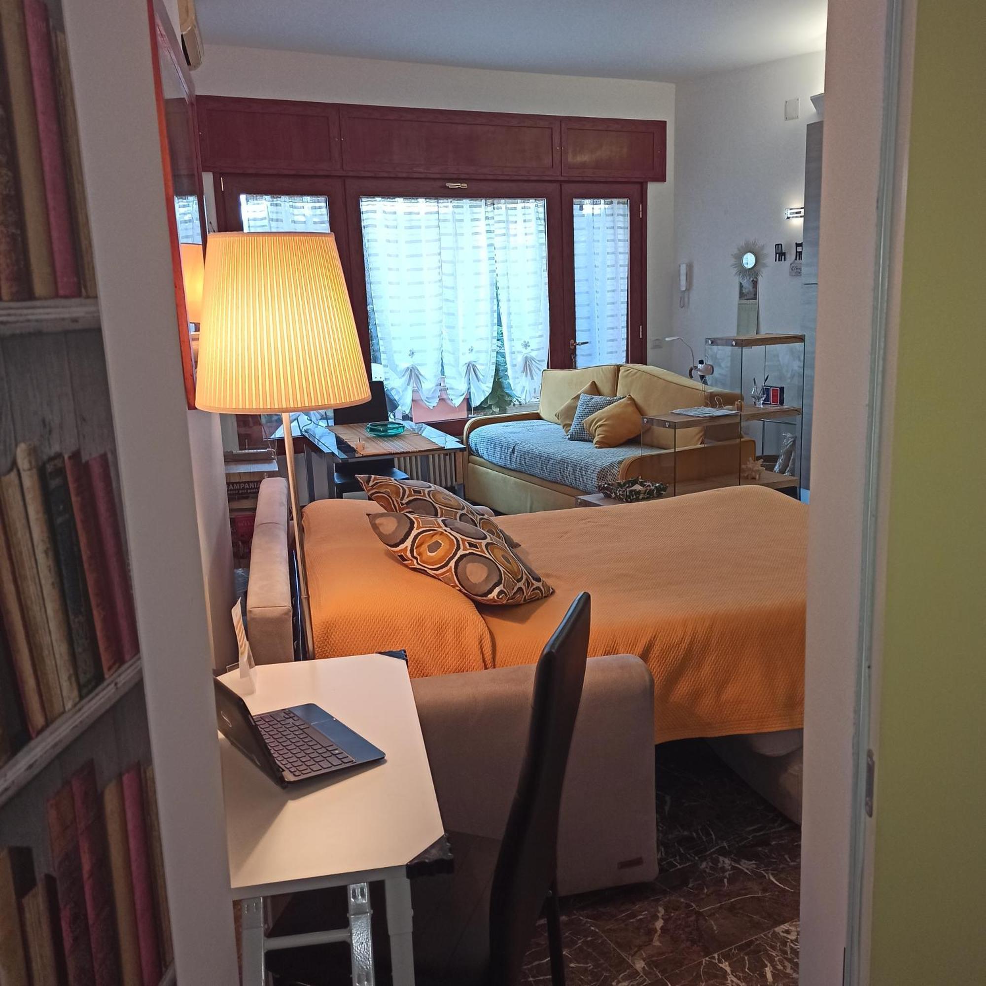 Monocamera Con Terrazzogiardino -Studette -Zona Panoramica Posillipo 나폴리 외부 사진