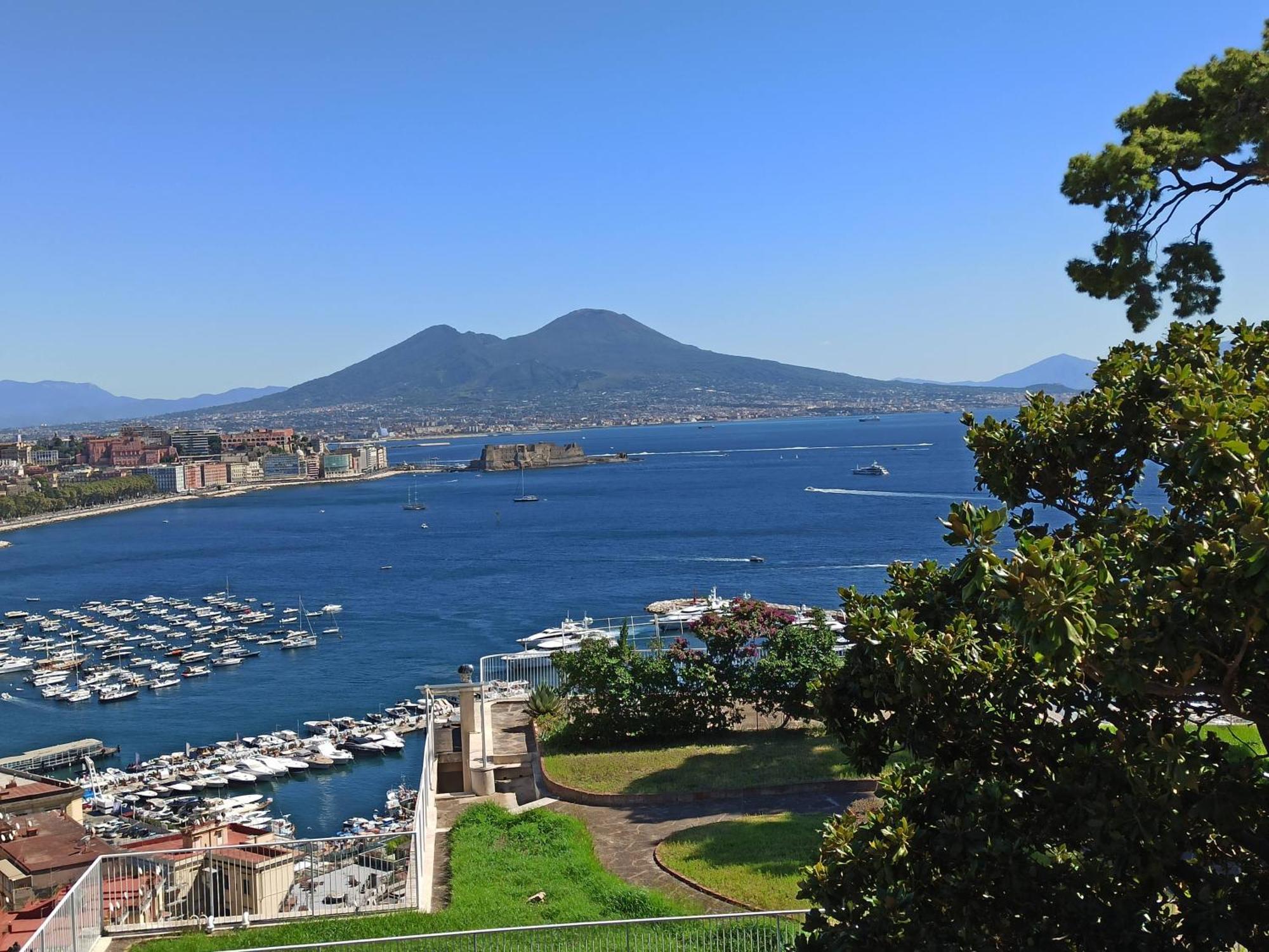Monocamera Con Terrazzogiardino -Studette -Zona Panoramica Posillipo 나폴리 외부 사진
