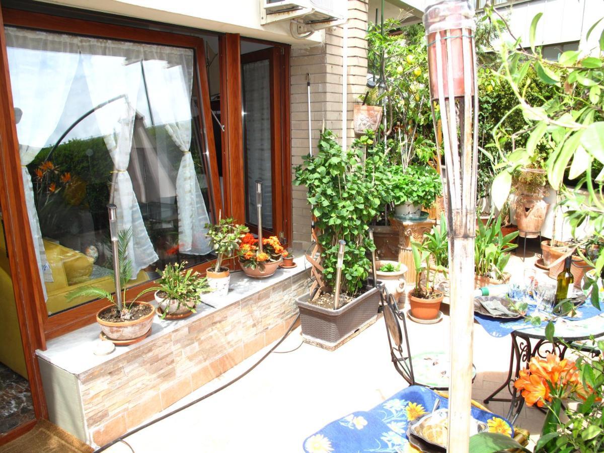 Monocamera Con Terrazzogiardino -Studette -Zona Panoramica Posillipo 나폴리 외부 사진